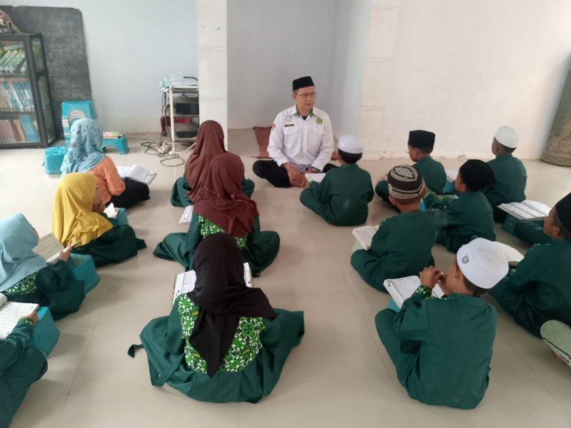 Menuntun Lidah-Lidah Mungil Melafalkan Al-Qur’an: Dedikasi Penyuluh Agama Islam Merawat Generasi Qur’ani