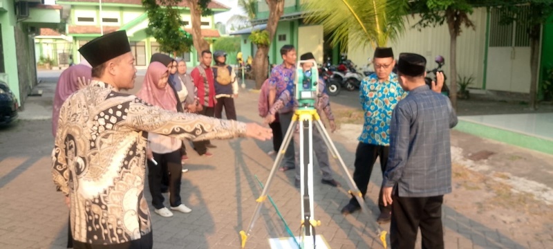 Ribuan Titik Rashdul Kiblat Digelar Serentak di Kabupaten Probolinggo, Kemenag Sukseskan Indonesia Berkiblat dalam Peaceful Muharram 1448 H