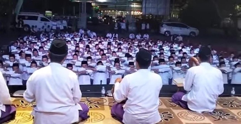 Probolinggo Mengetuk Pintu Langit, Ratusan Jamaah Bersholawat Bersama PC ISHARI NU di Tongas