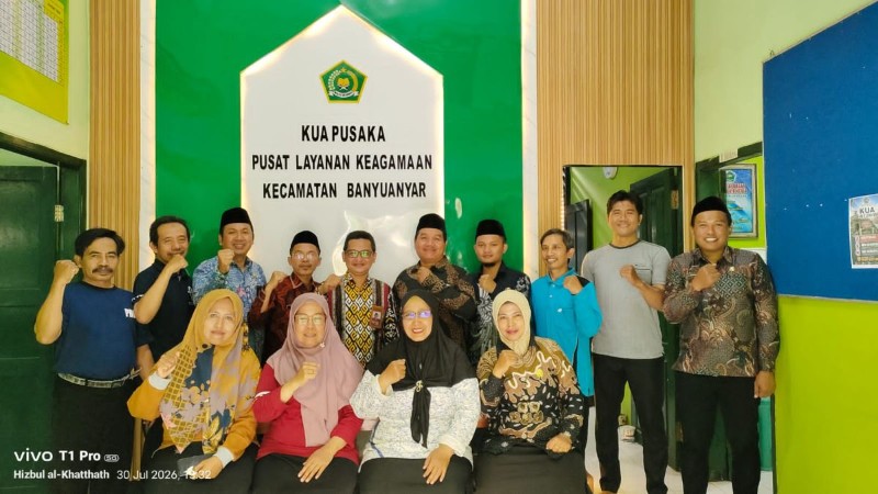 Jemput Bola Layanan SAHABAT di KUA Banyuanyar, Bimas Islam Monev Bimwin dan BRUS