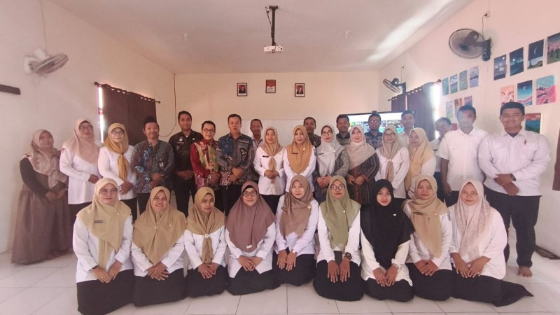 Penyuluh Agama Islam KUA Dringu Lakukan Sinergi Lintas Sektoral di SMPN1 Dringu