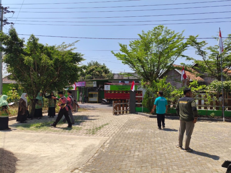 KUA Tongas Gelar Gladi Kotor Persiapan Upacara HUT ke-81 Kemerdekaan RI