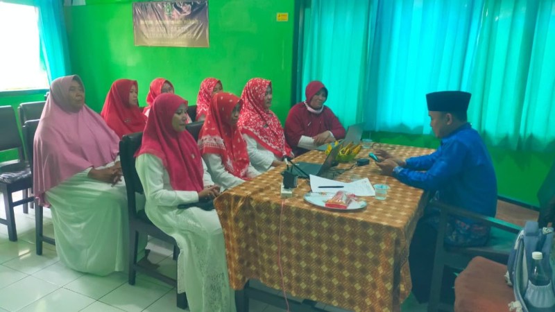 Pembinaan DWP KUA lumbang ”Dibalik Suksesnya Suami, Ada Istri yang Hebat di Belakangnya“