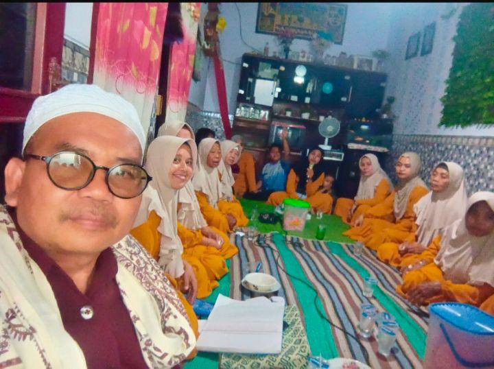 MT P2A Aisyah Gelar Tirakatan HUT RI ke-81 dan Maulid Nabi SAW
