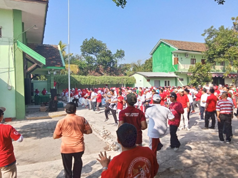Semarak HUT RI ke-81, Kemenag Kabupaten Probolinggo Gelar ‘Senam, Sehat, Berkah