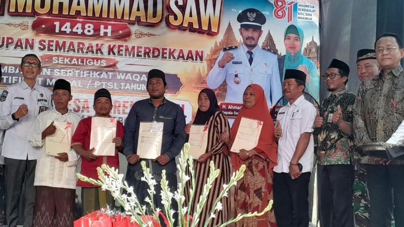 Sertifikat Wakaf dan PTSL Diserahkan, Maulid Nabi di Karengkidul Berlangsung Meriah
