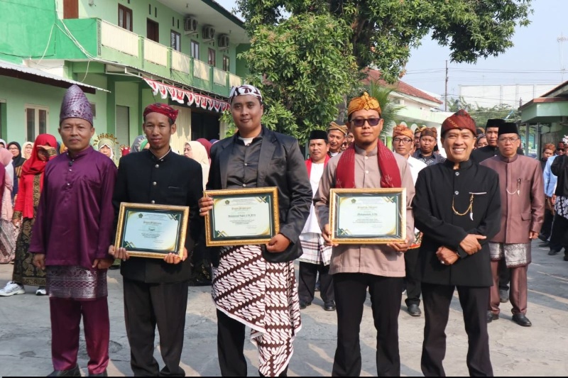 Penyuluh Agama Islam KUA Dringu Raih Penghargaan Komitmen Terbaik Kampung Zakat