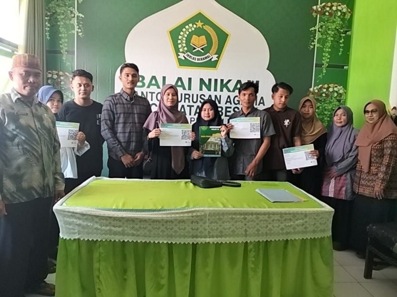 KUA Kecamatan Besuk Bekali 8 Pasang Calon Pengantin