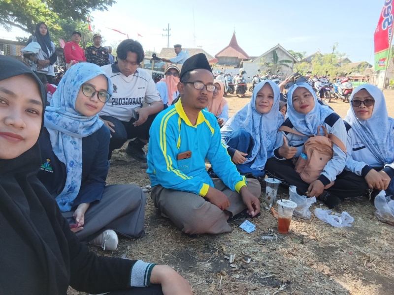 Jalan Sehat Bersama, KUA Sumberasih Perkuat Sinergi Lintas Sektoral di Momentum Kemerdekaan