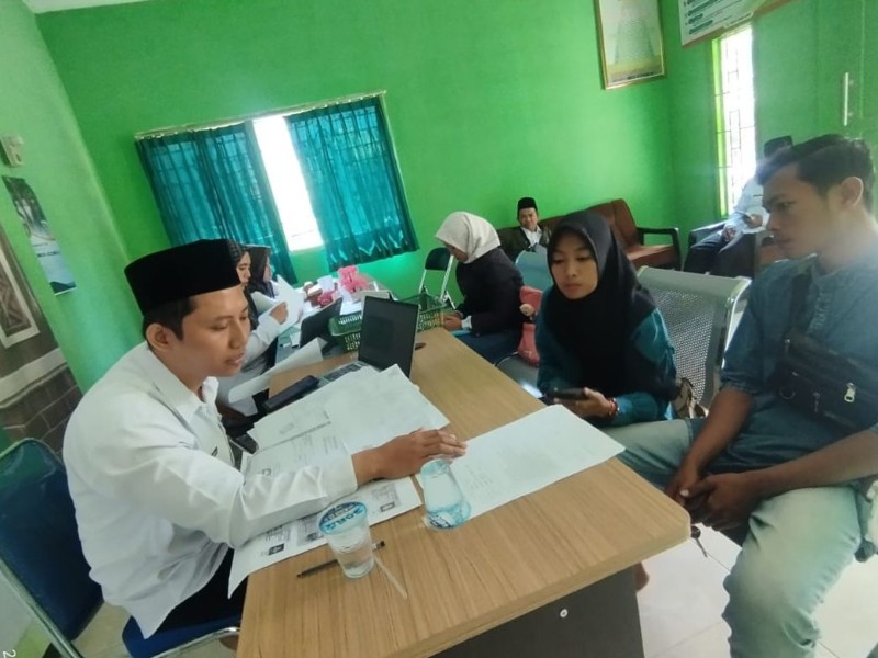 KUA Tiris : Keterbatasan Fisik tak Menghalangi Kebahagiaan Pasangan Disabilitas