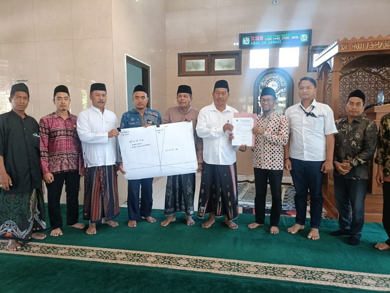 KUA Paiton Jemput Bola Sosialisasikan SKT Masjid, Akta Ikrar Wakaf dan Kalibrasi Arah Kiblat