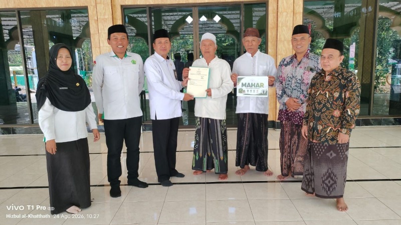 KUA Banyuanyar Serahkan Sertipikat Wakaf Masjid Baitul Ghofur Desa Liprak Wetan