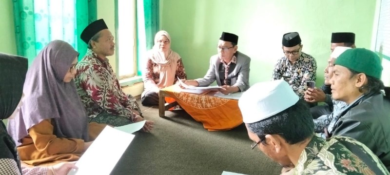 KUA Krucil Fasilitasi Ikrar Wakaf Dua Bidang Tanah untuk Yayasan Sunan Bonang Kertosuko